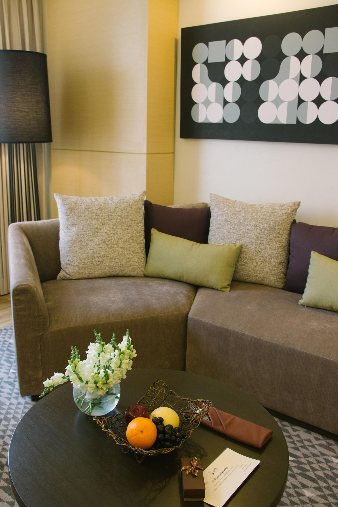 Seda Vertis North Quezon City Zewnętrze zdjęcie A sofa with cushions