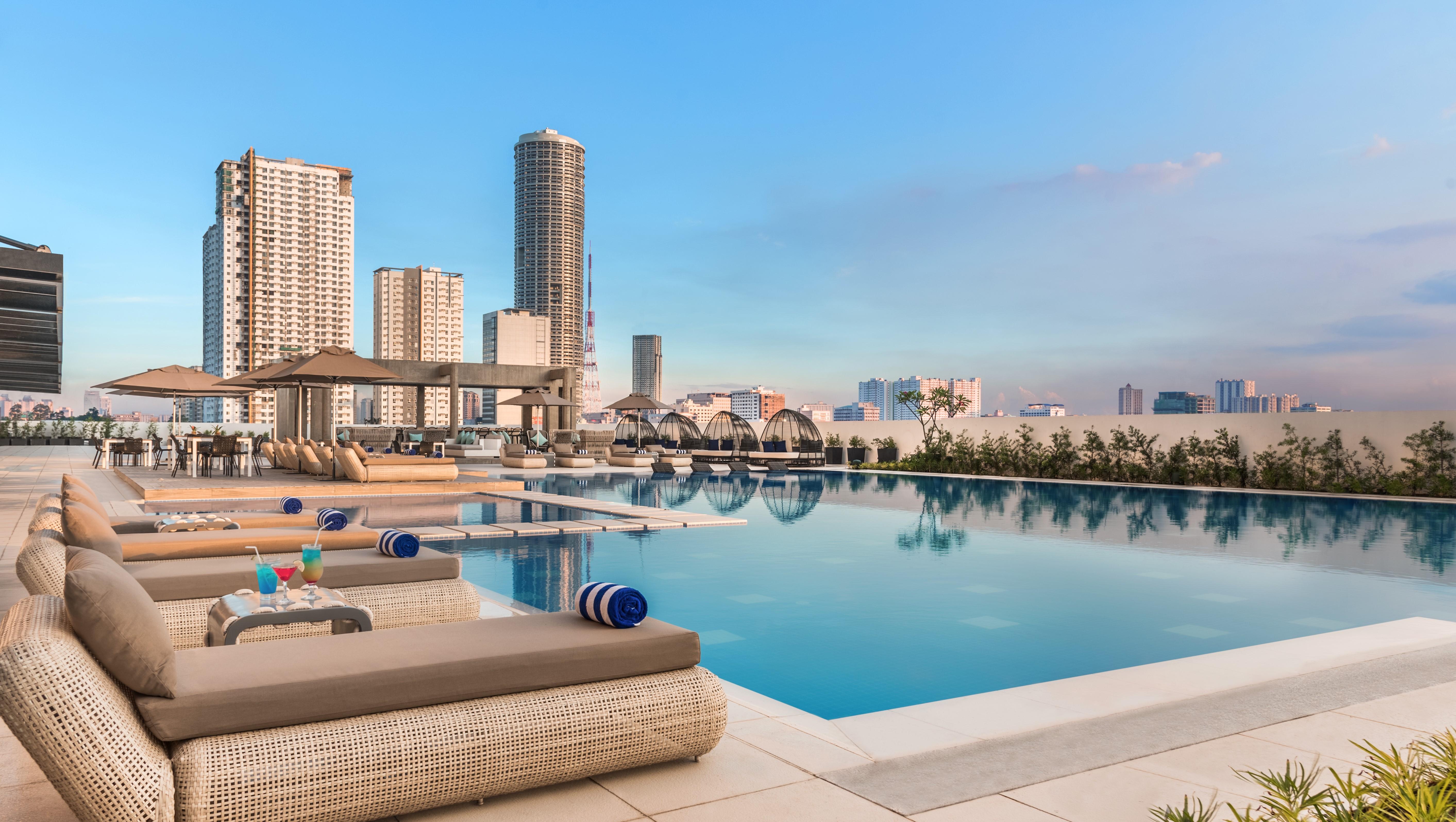Seda Vertis North Quezon City Zewnętrze zdjęcie The Infinity Pool at the 10th floor of the hotel