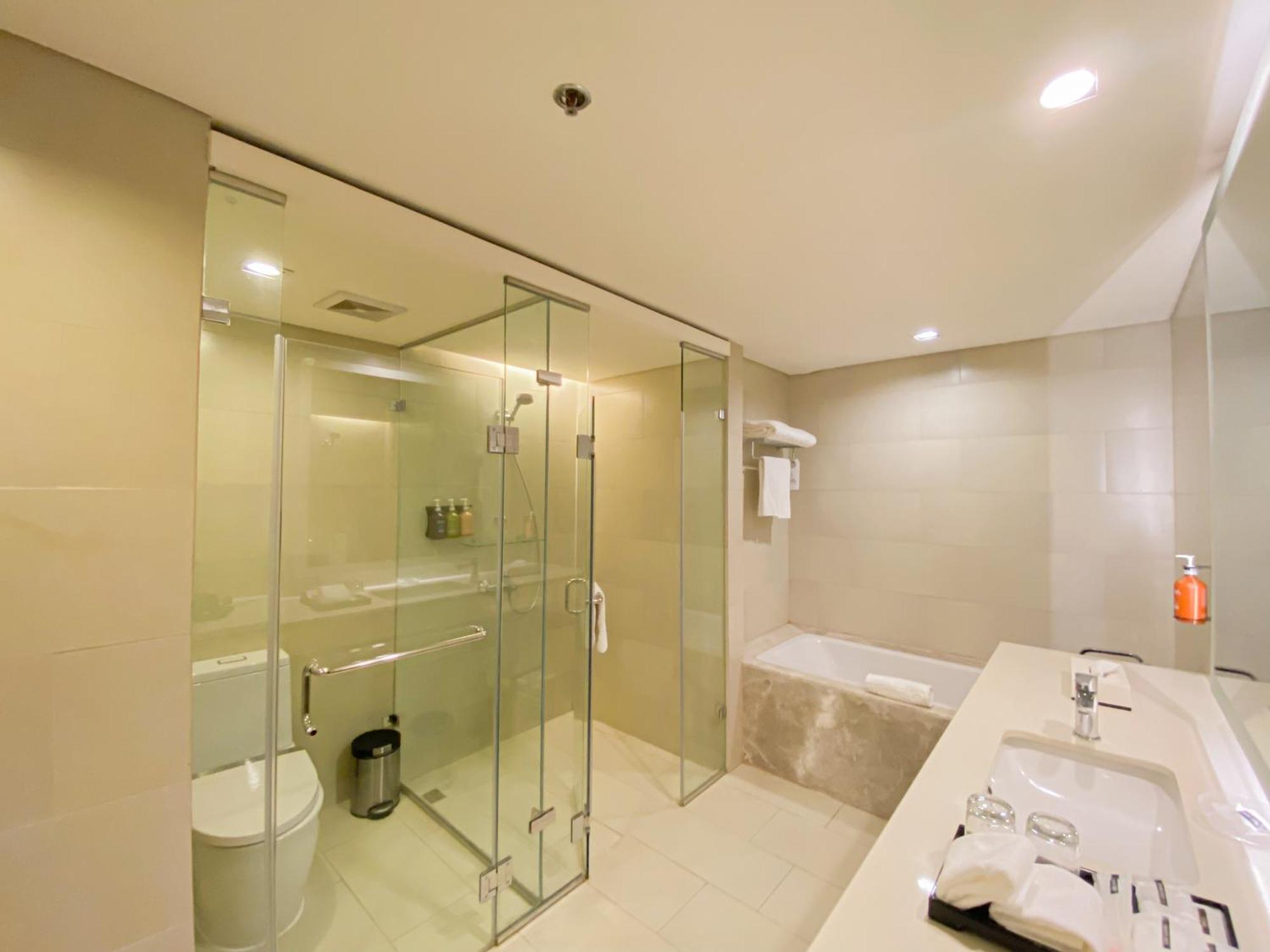 Seda Vertis North Quezon City Zewnętrze zdjęcie A bathroom in a hotel