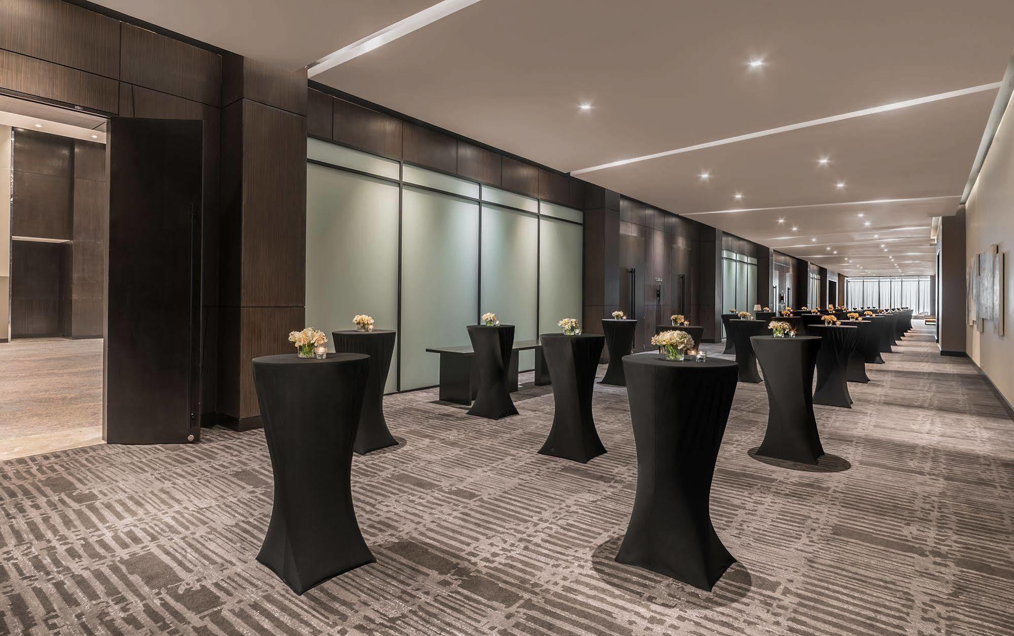 Seda Vertis North Quezon City Zewnętrze zdjęcie The Westin Mumbai International Airport